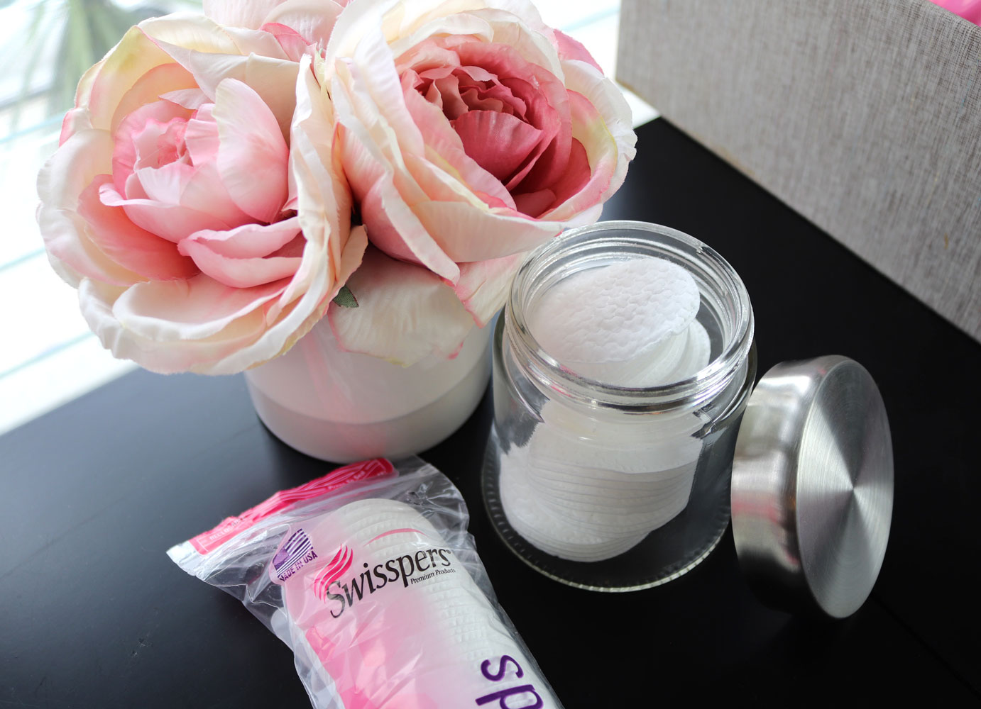 Swisspers cotton premium rounds for makeup removal and cleansing